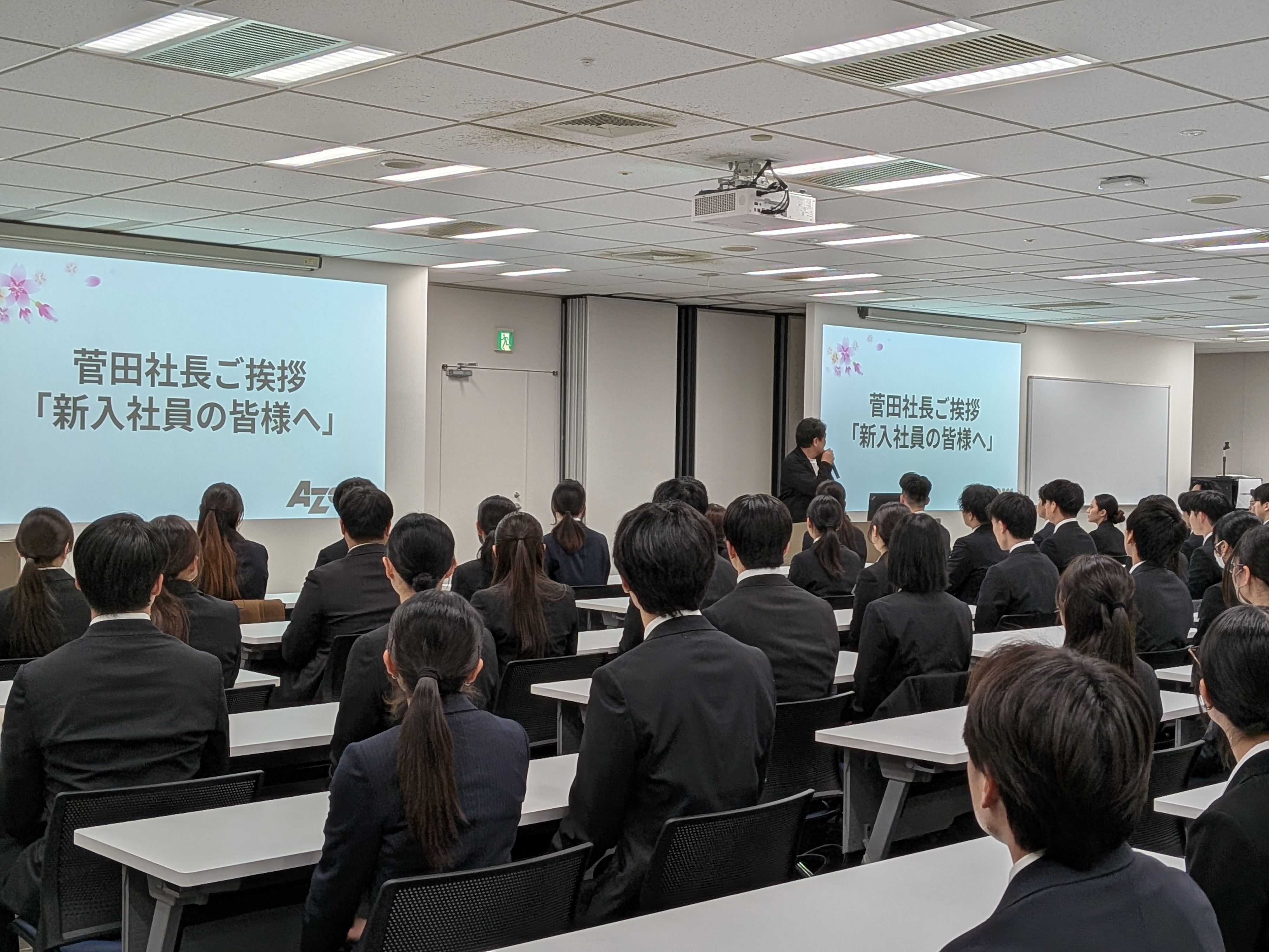 役員陣からの歓迎と激励の活動写真
