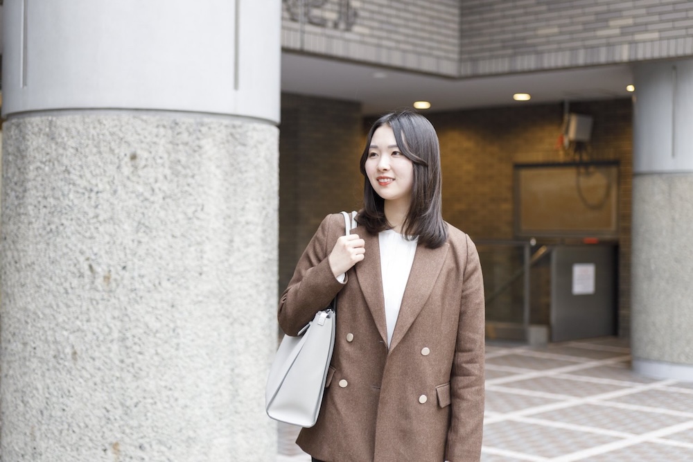出社をしている社員の様子