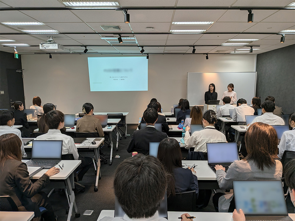スキルアップを目的とした社内の定期研修の様子